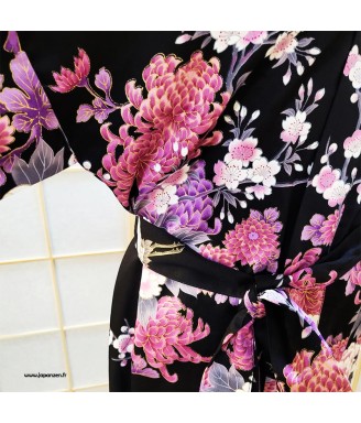 Kimono Japonais Femme noir grue et pivoines – Elégant et Moderne | Japanzen