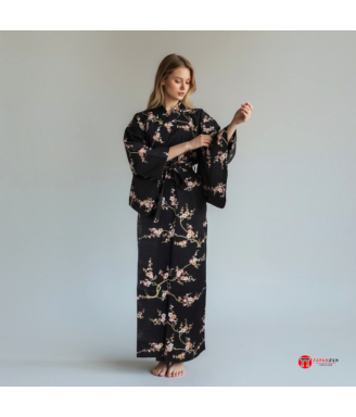 yukata japonais femme en coton motif fleurs de prunier porté par modèle