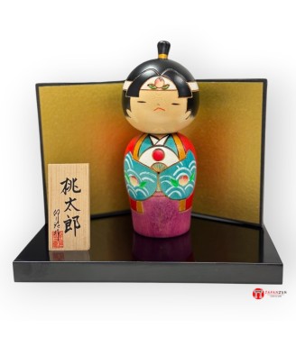 Kokeshi japonaise Momotaro fabriquee a Gunma au Japon