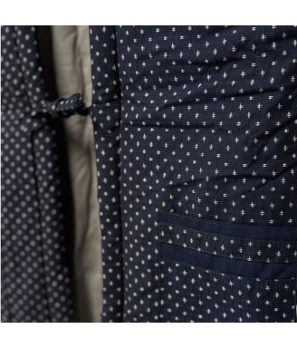 Hanten japonais Rokka – Veste matelassée Kurume-ori indigo